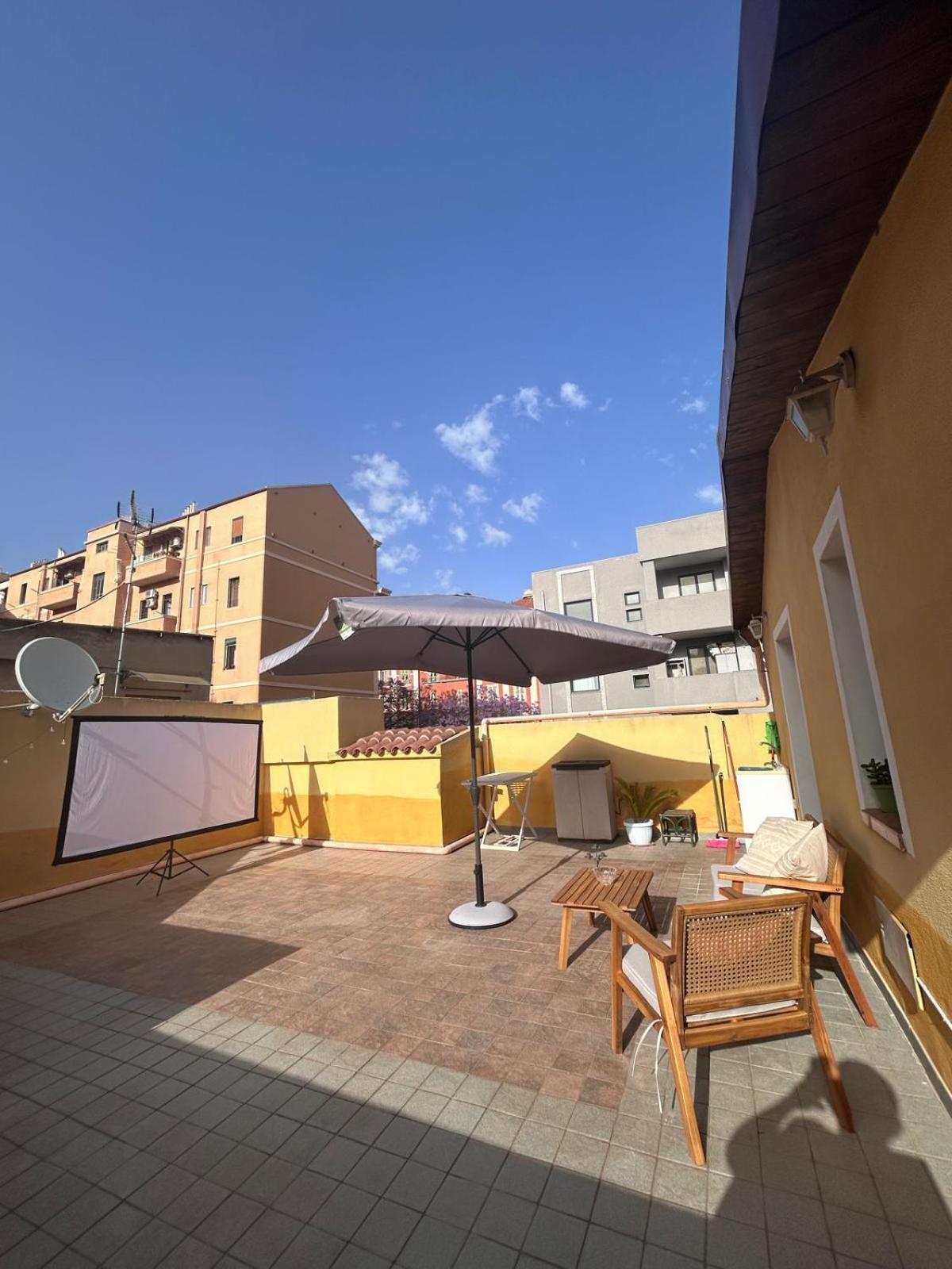Appartamento Con Terrazzo Privato E Netflix Cagliari Dış mekan fotoğraf