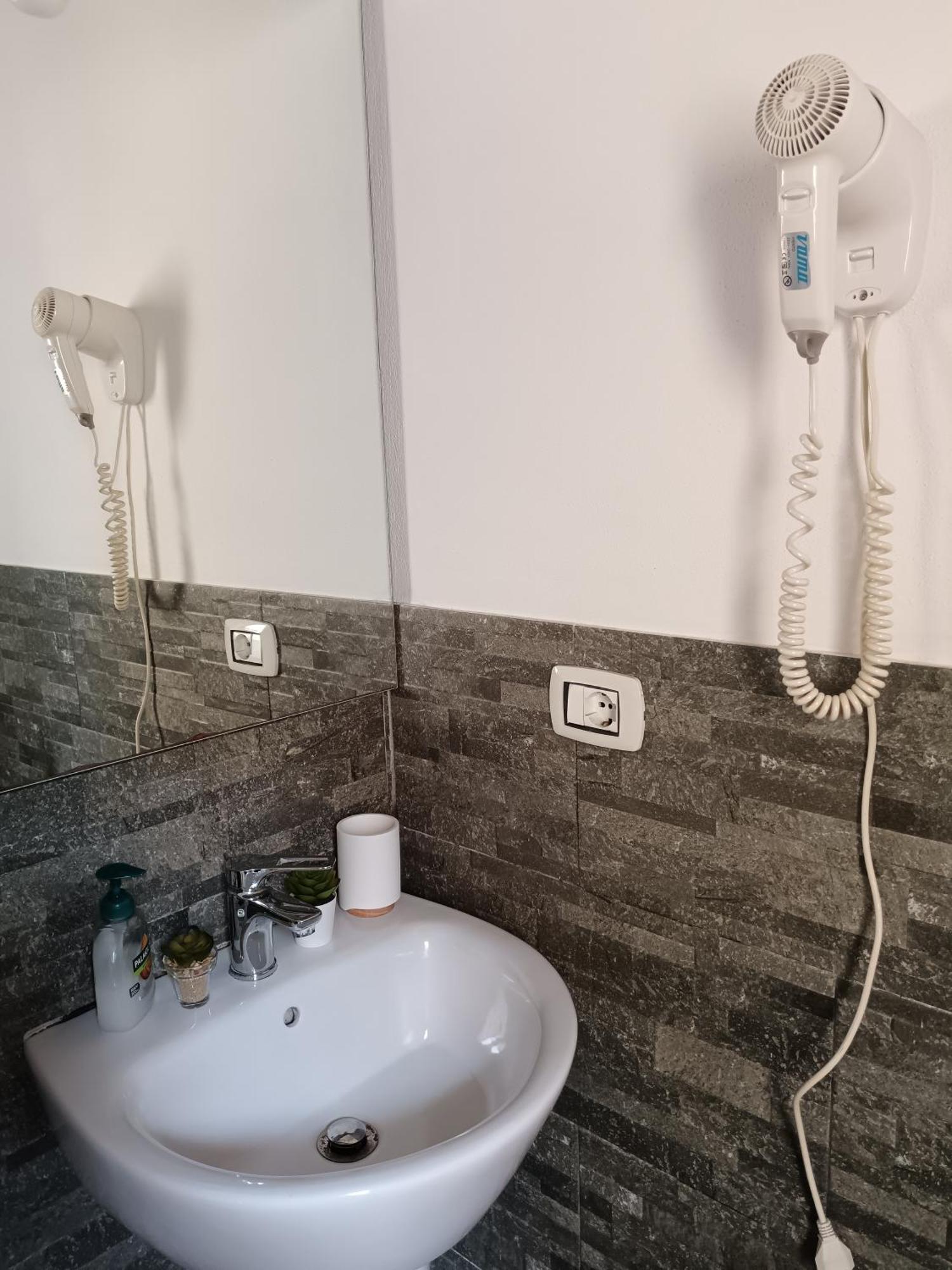 Appartamento Con Terrazzo Privato E Netflix Cagliari Dış mekan fotoğraf